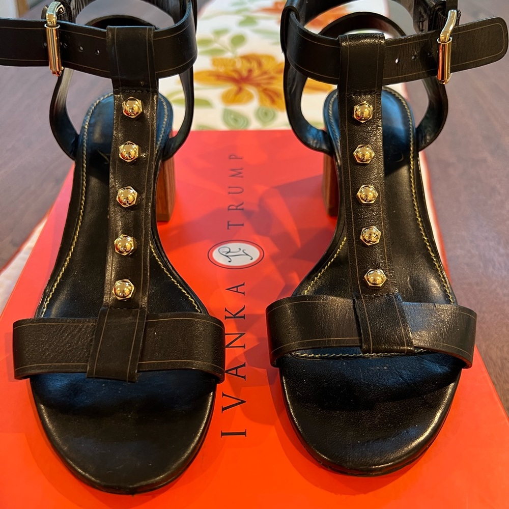 Ivanka Trump black leather sandal size 7